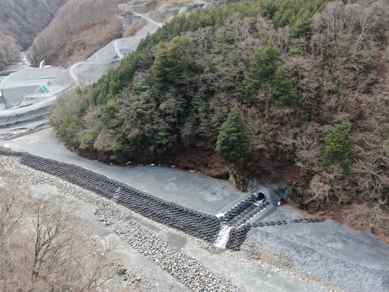 「（主）甲斐早川線　道路工事（一部債務）（余フ）」